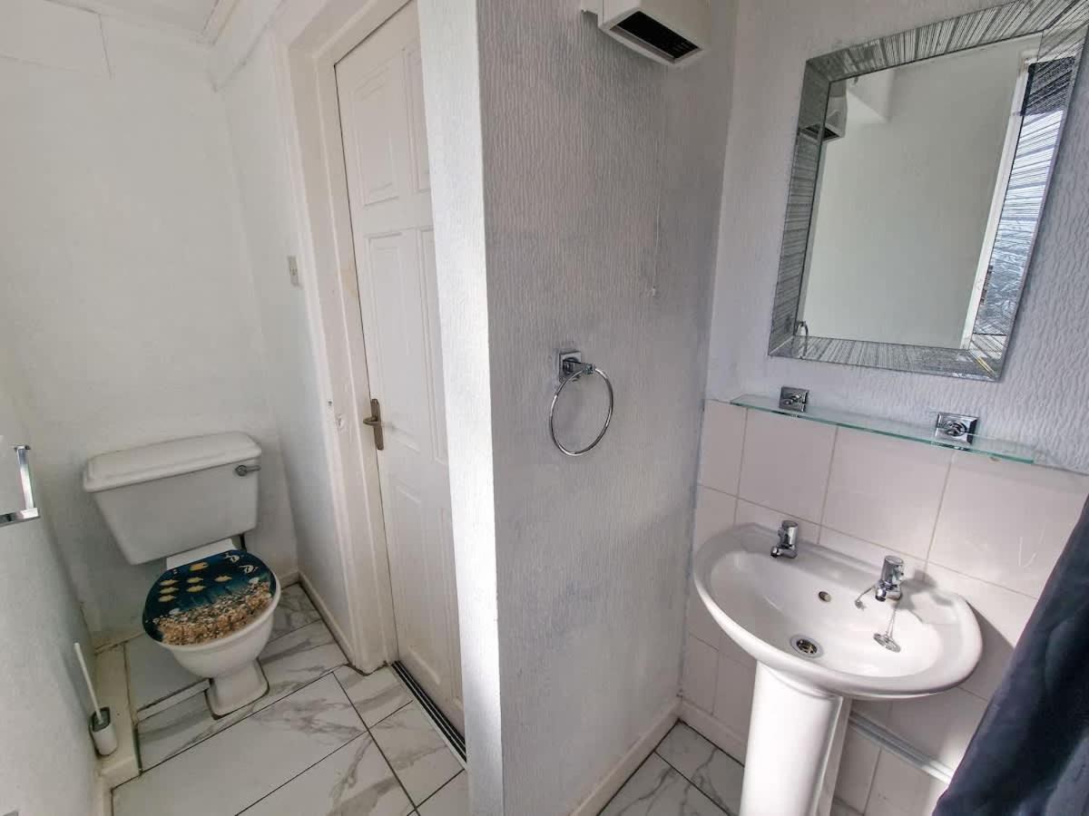 Wythenshawe 3 Bed Family Home By City Superhost Zewnętrze zdjęcie