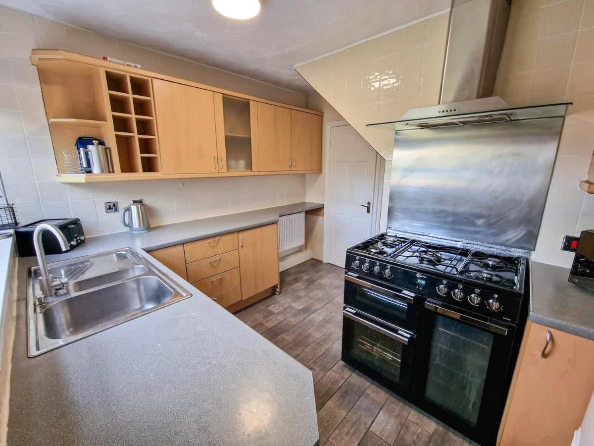 Wythenshawe 3 Bed Family Home By City Superhost Zewnętrze zdjęcie