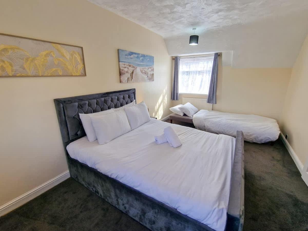Wythenshawe 3 Bed Family Home By City Superhost Zewnętrze zdjęcie
