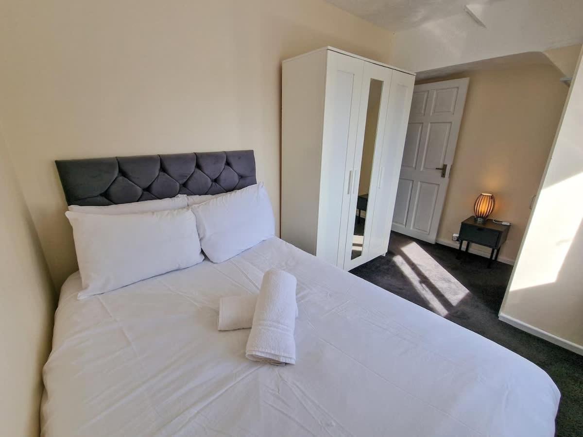Wythenshawe 3 Bed Family Home By City Superhost Zewnętrze zdjęcie